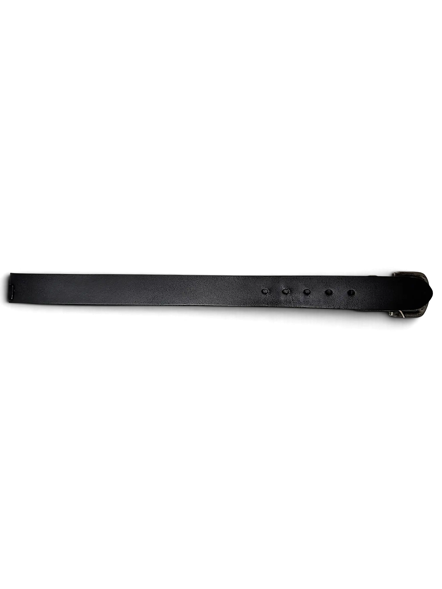 JAKE & IPI Bernd Götz black leather belt with a metal buckle and attached product tag on a white background
