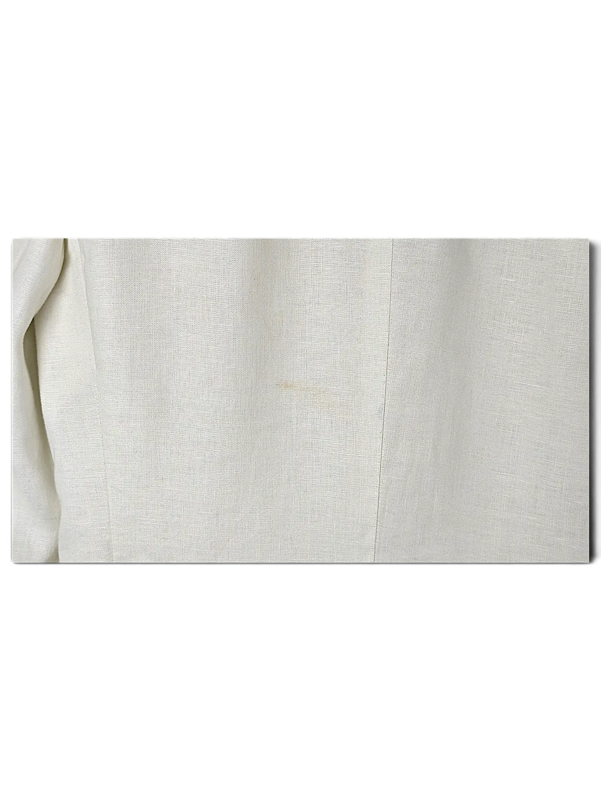 Close-up of the JAKE & IPI Brioni linen suit in off-white, showcasing the natural texture of the premium fabric.