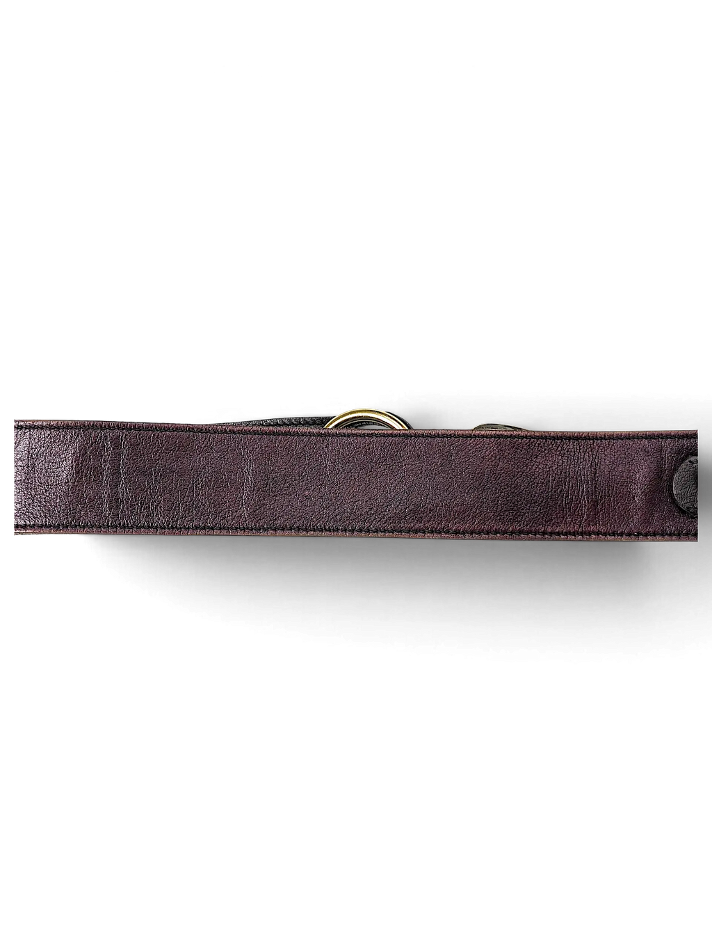 JAKE & IPI Y2K style brown leather belt featuring a subtle faded red tint and a gold-tone metal ring buckle.