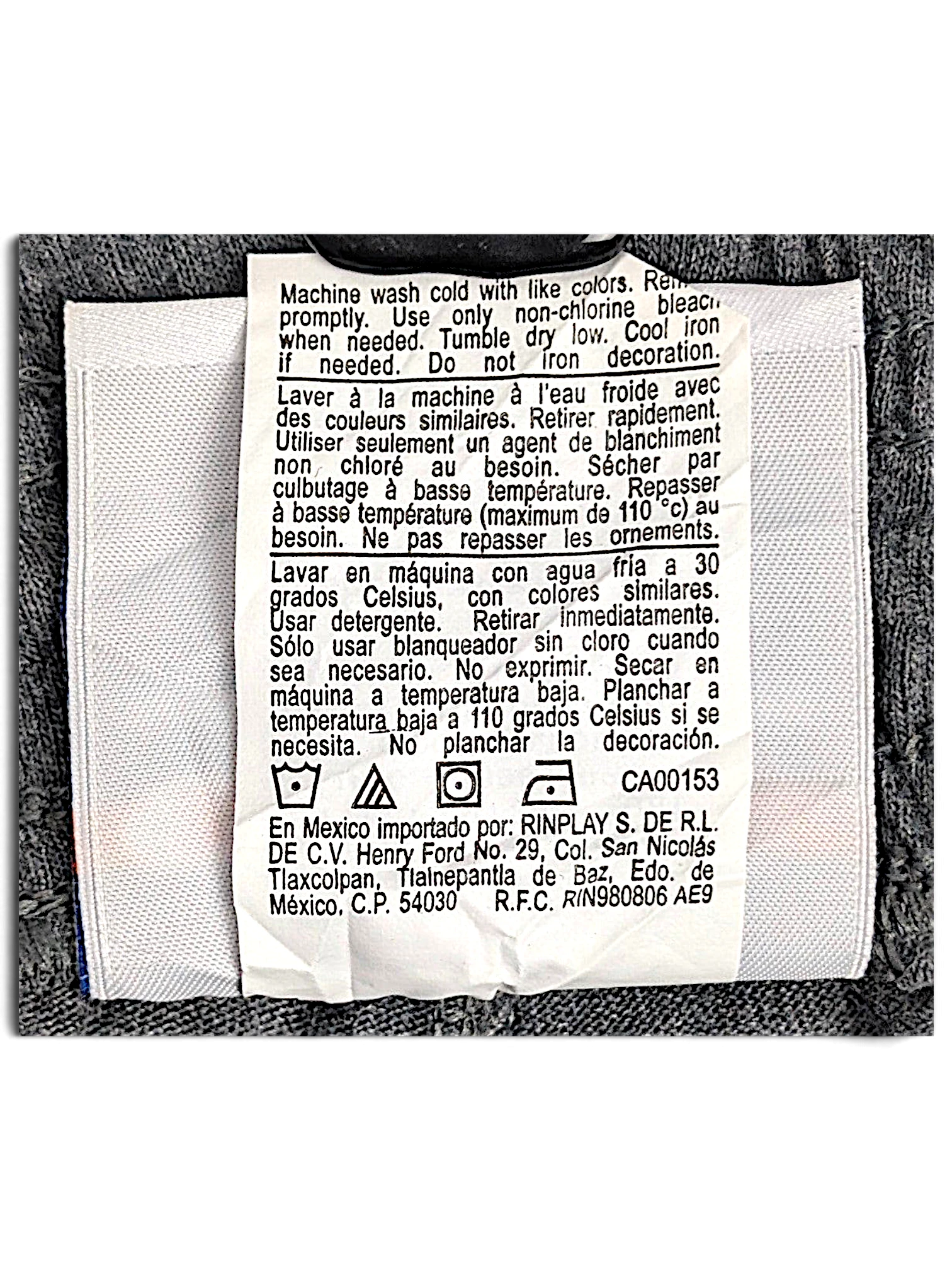 JAKE & IPI Champion fleece joggers care label with washing instructions in English, French, and Spanish.