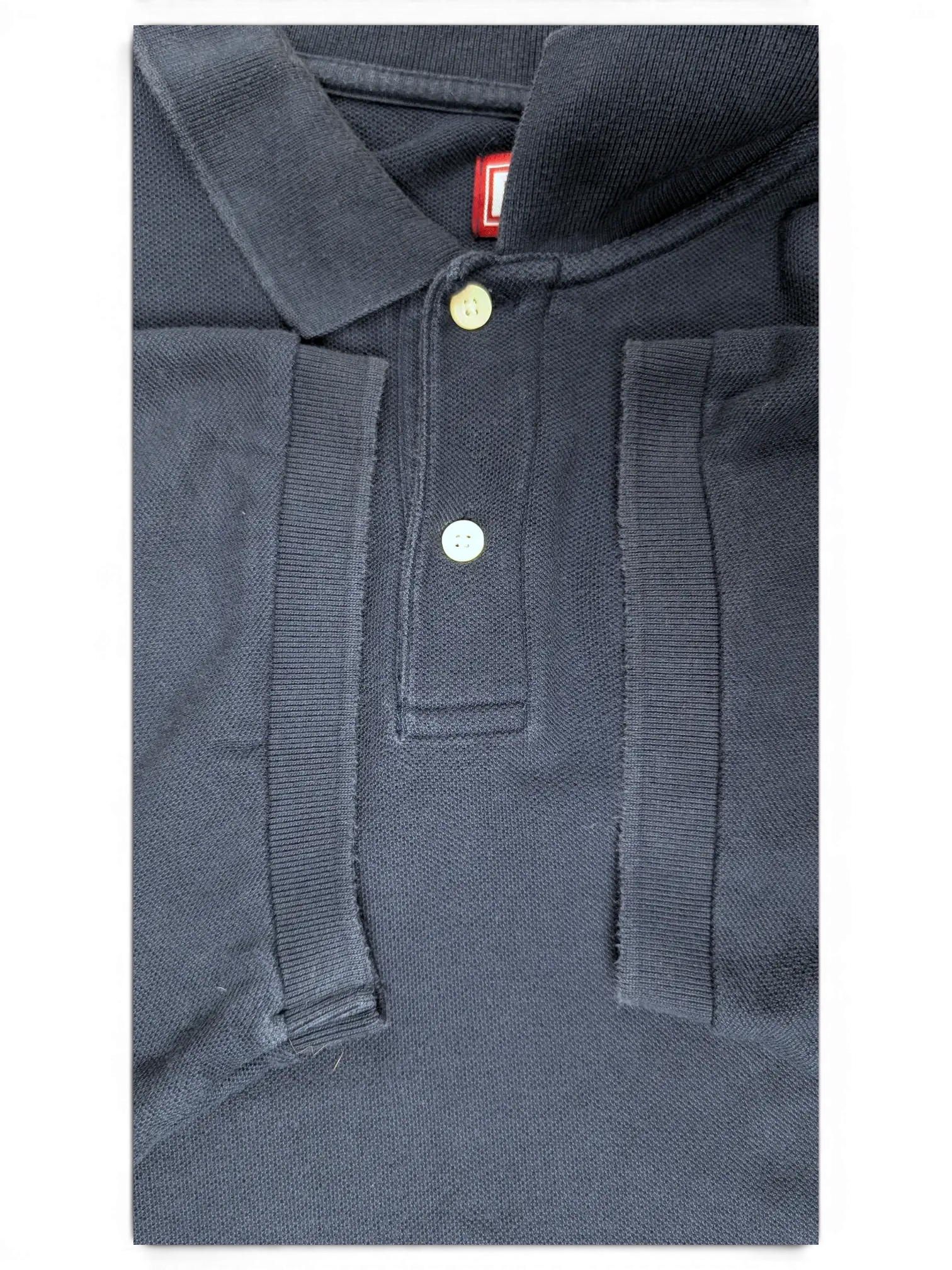 JAKE & IPI pre-owned navy Chaps polo shirt with a classic collar, two-button placket, and ribbed sleeve cuffs.