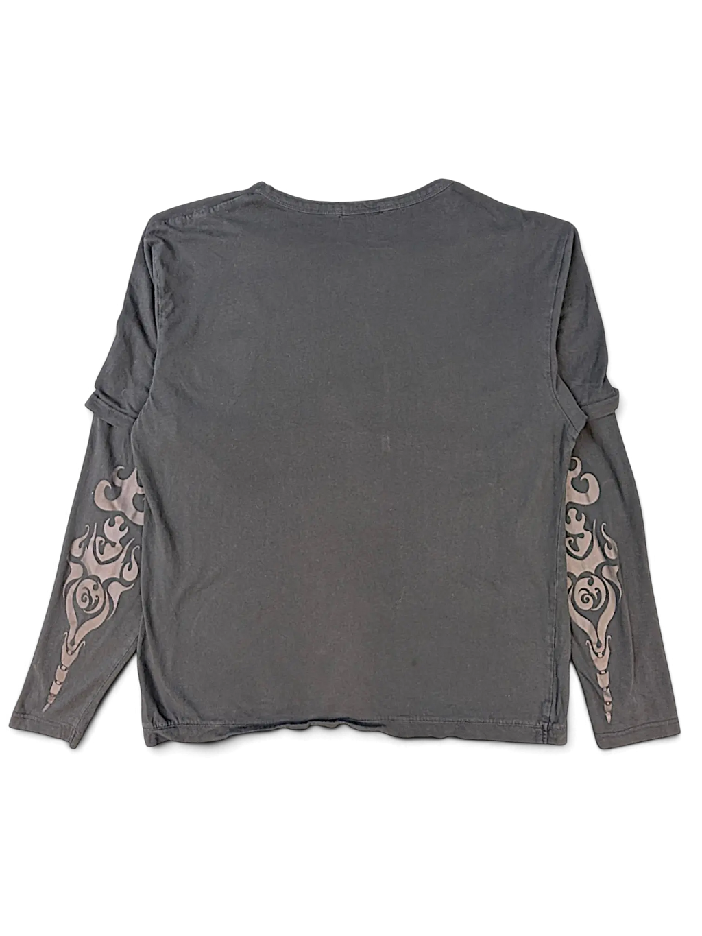 JAKE & IPI IBE Mori Velle long-sleeve shirt in charcoal grey with tribal flame sleeve graphics