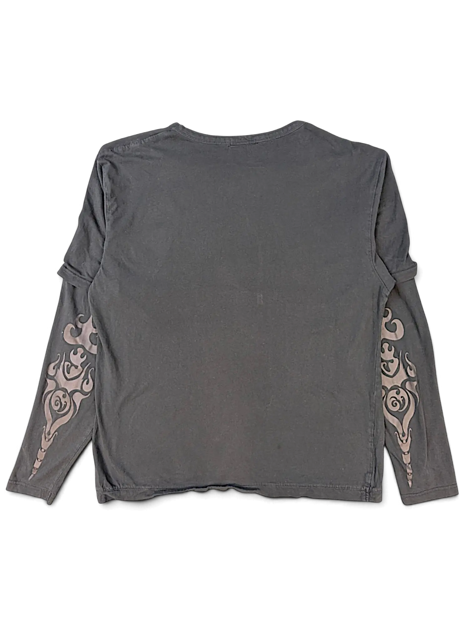 JAKE & IPI IBE Mori Velle long-sleeve shirt in charcoal grey with tribal flame sleeve graphics