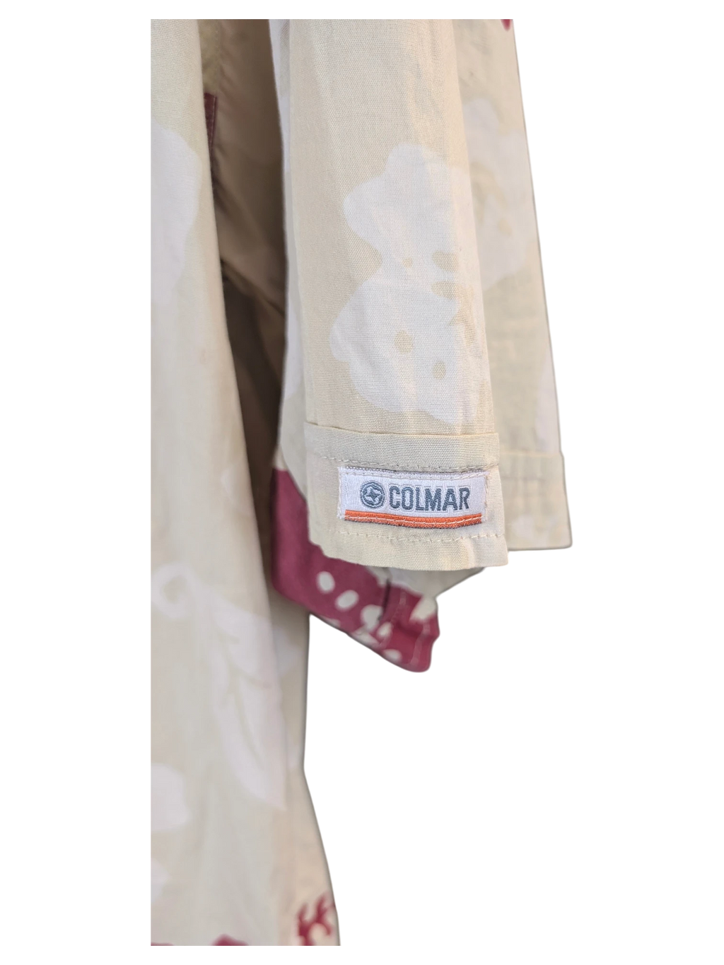 JAKE & IPI Colmar Hawaiian shirt sleeve detail featuring a beige floral pattern and branded fabric label