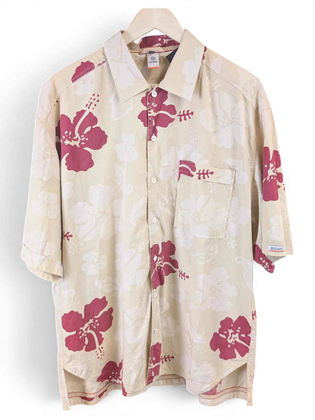 JAKE & IPI Colmar Hawaiian shirt in beige with a red and white hibiscus floral print, featuring a chest pocket.
