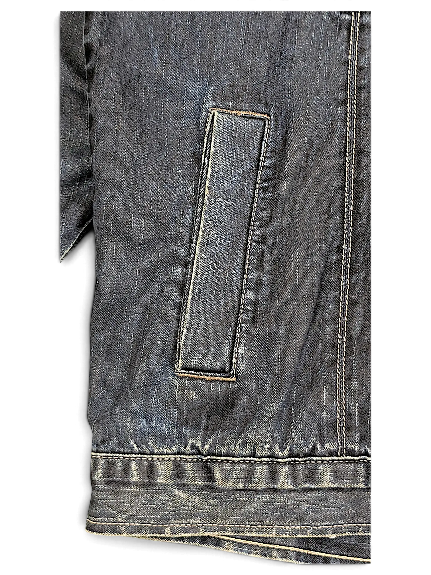 Close-up of a JAKE & IPI Johnny Blaze dark blue denim jacket featuring visible stitching and a vertical side pocket.