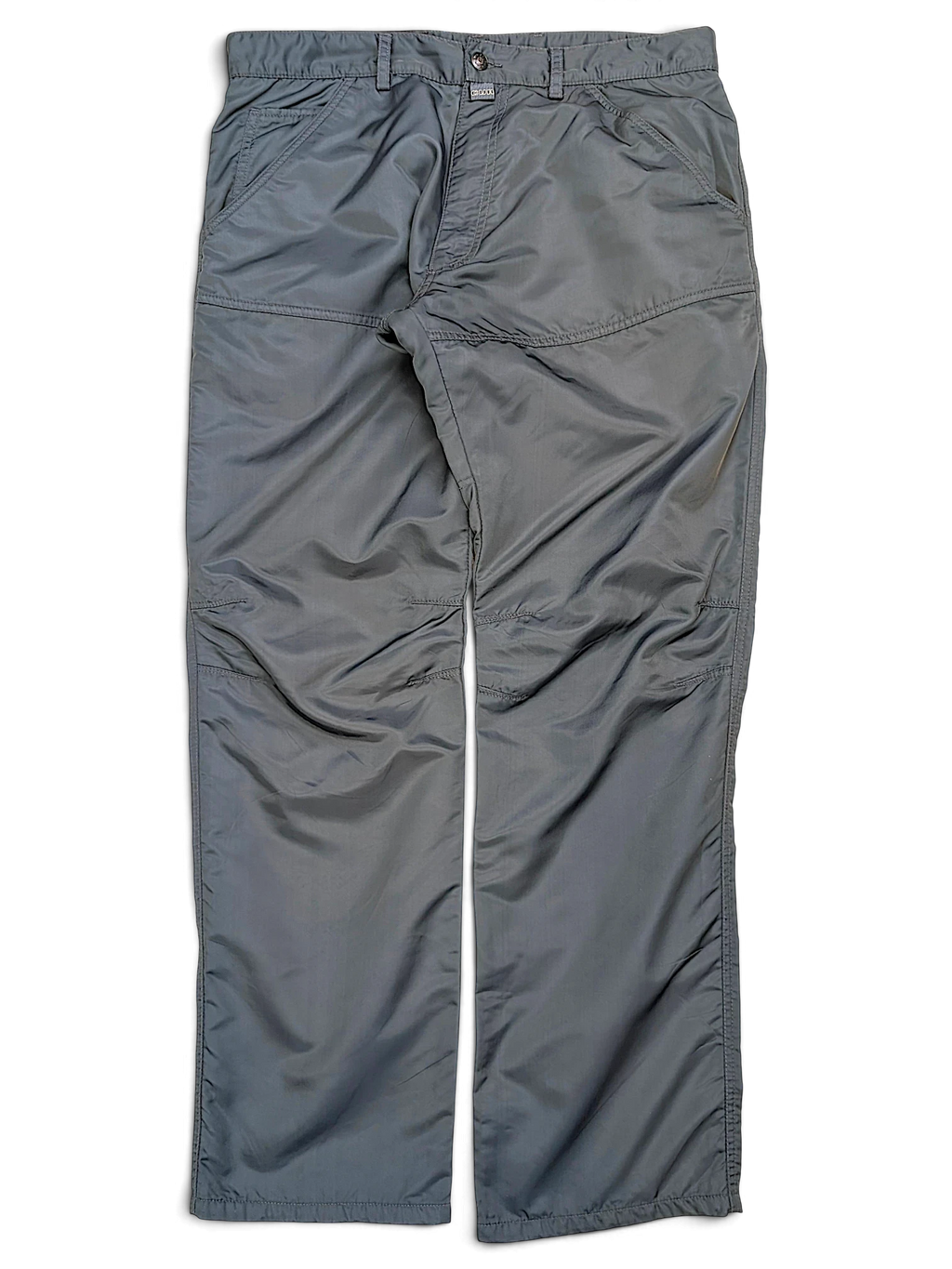JAKE & IPI Cower dark green cargo pants featuring a durable synthetic fabric and reinforced knee panels.