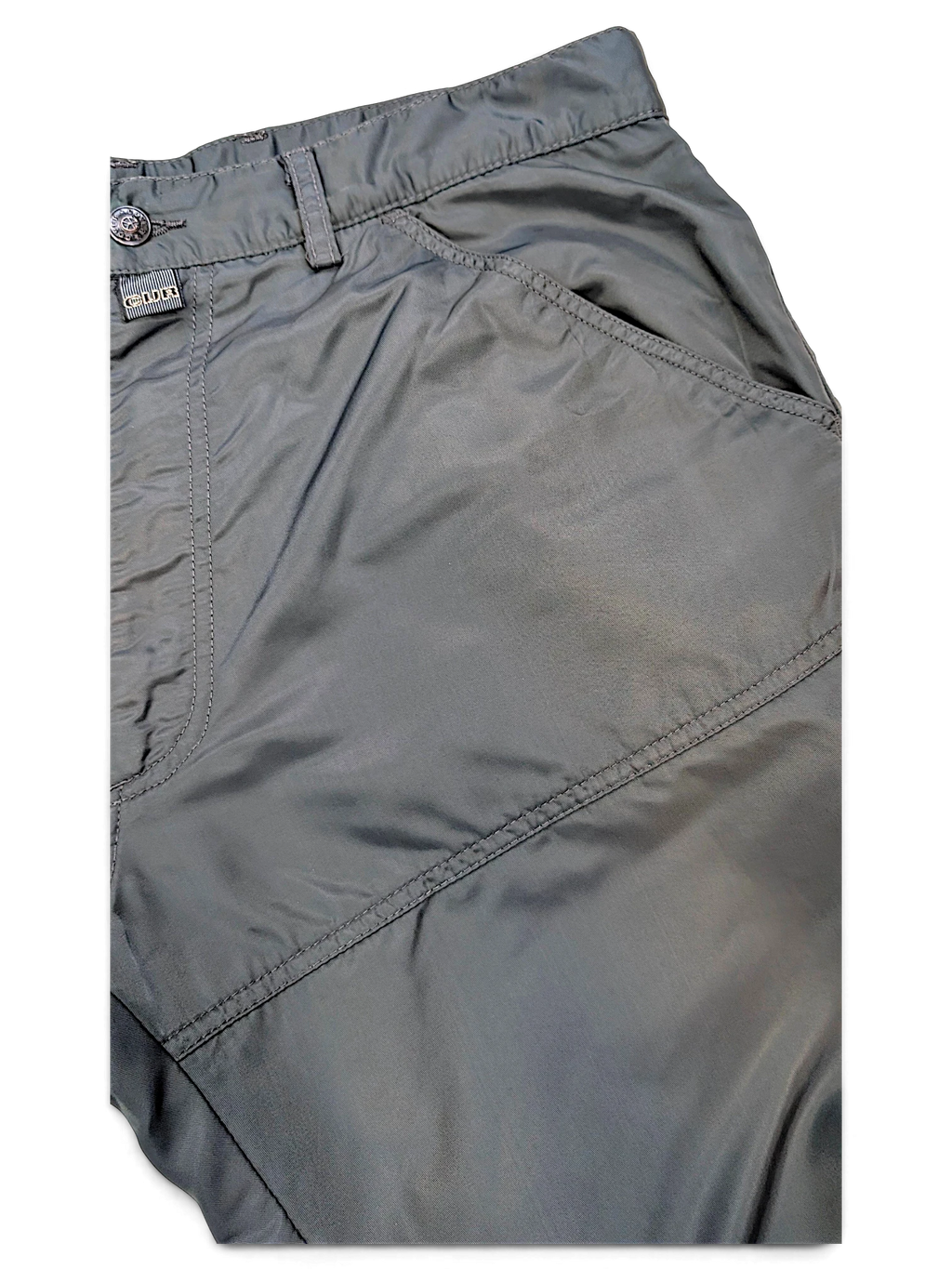 JAKE & IPI dark green cargo pants featuring a button closure, belt loops, and reinforced stitched pockets.