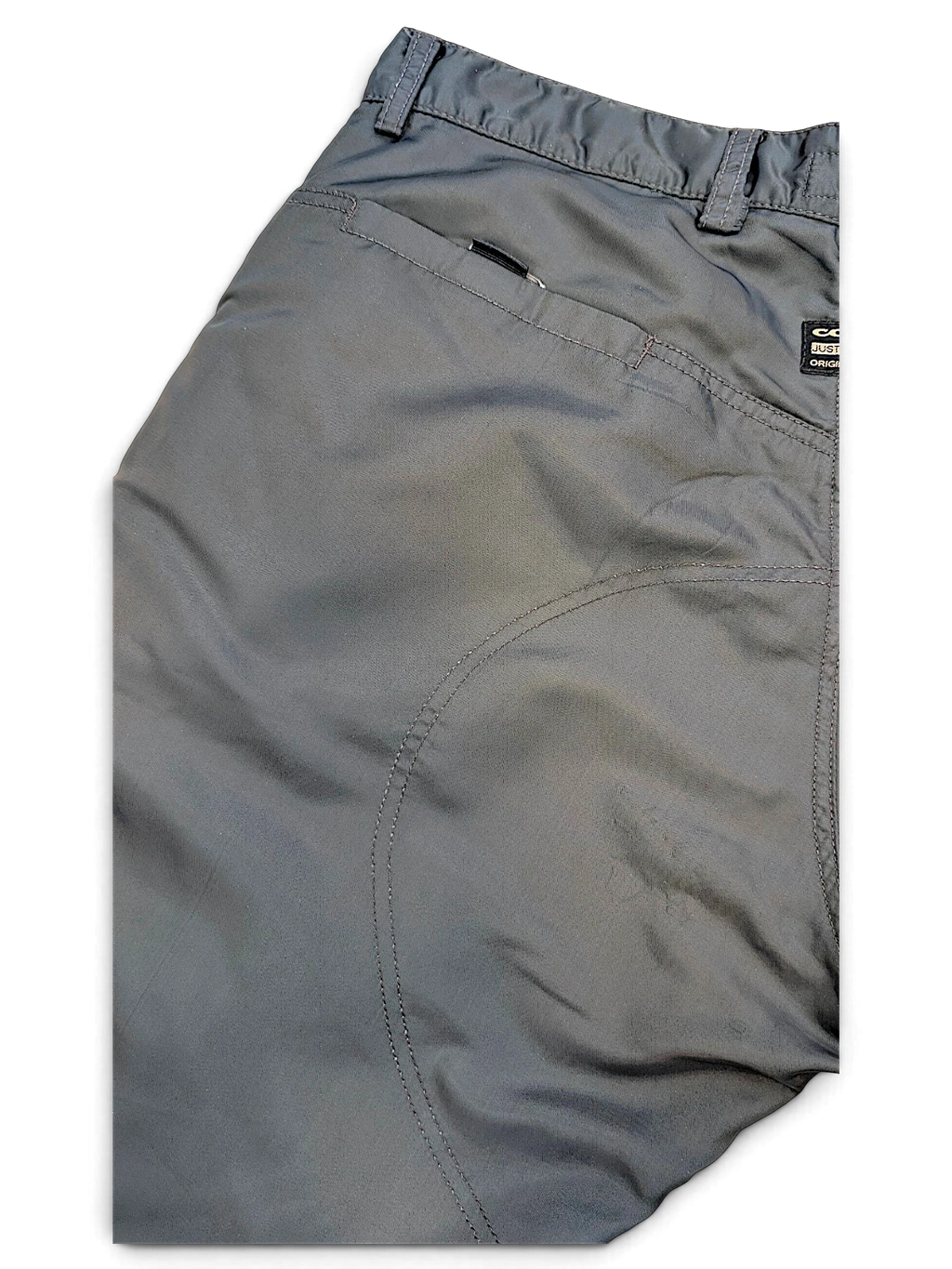 JAKE & IPI Cower dark green cargo pants featuring a zippered back pocket and reinforced stitching details.