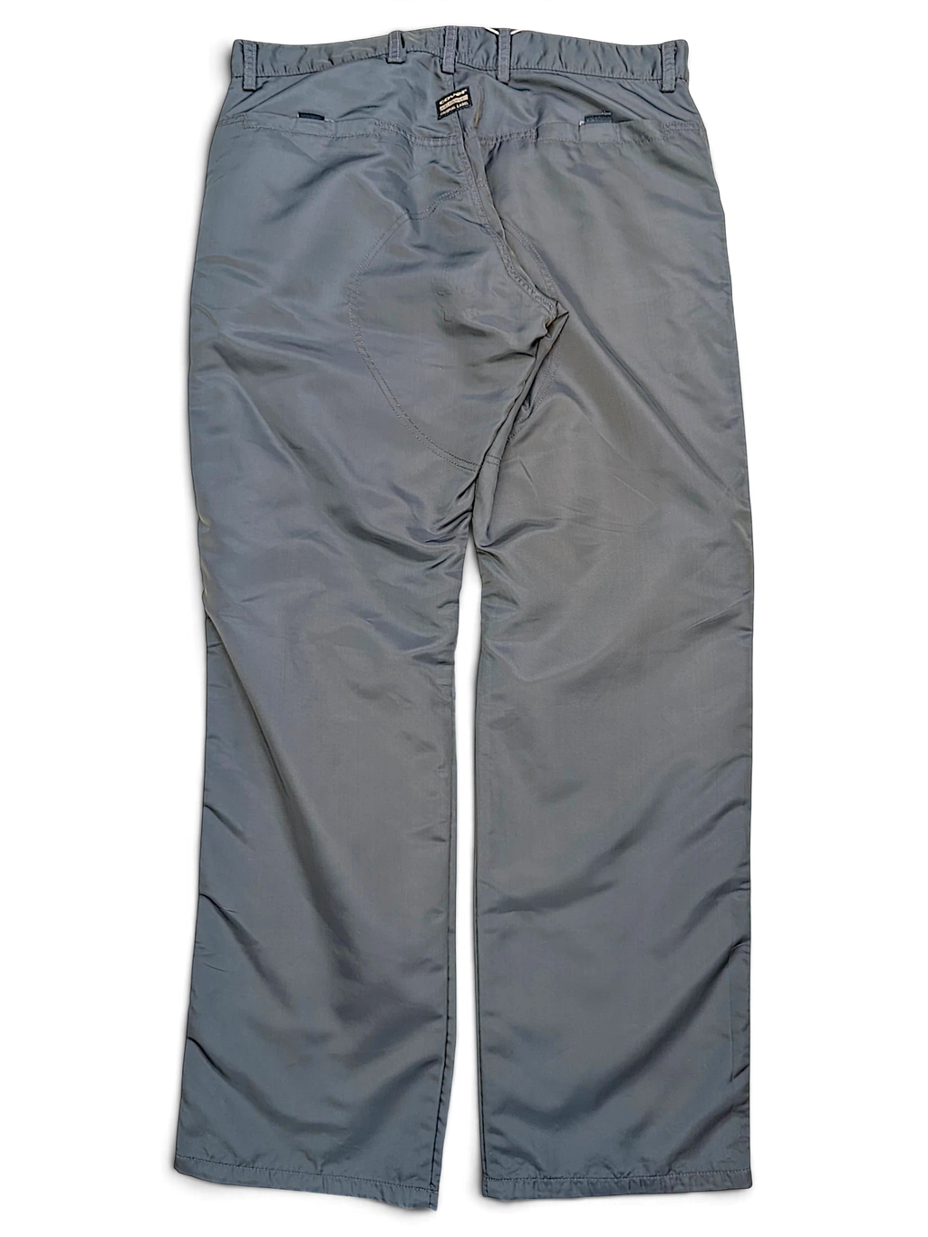 JAKE & IPI Cower dark green cargo pants featuring a reinforced seat panel and back pockets on a black background.