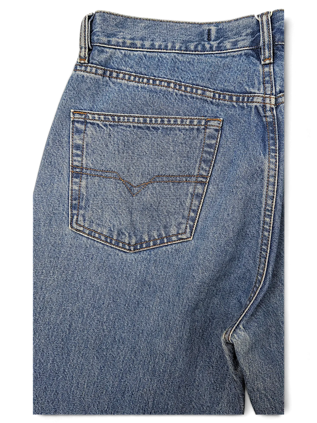 JAKE & IPI Diesel Basic blue denim jeans featuring a classic five-pocket construction and back pocket stitching.