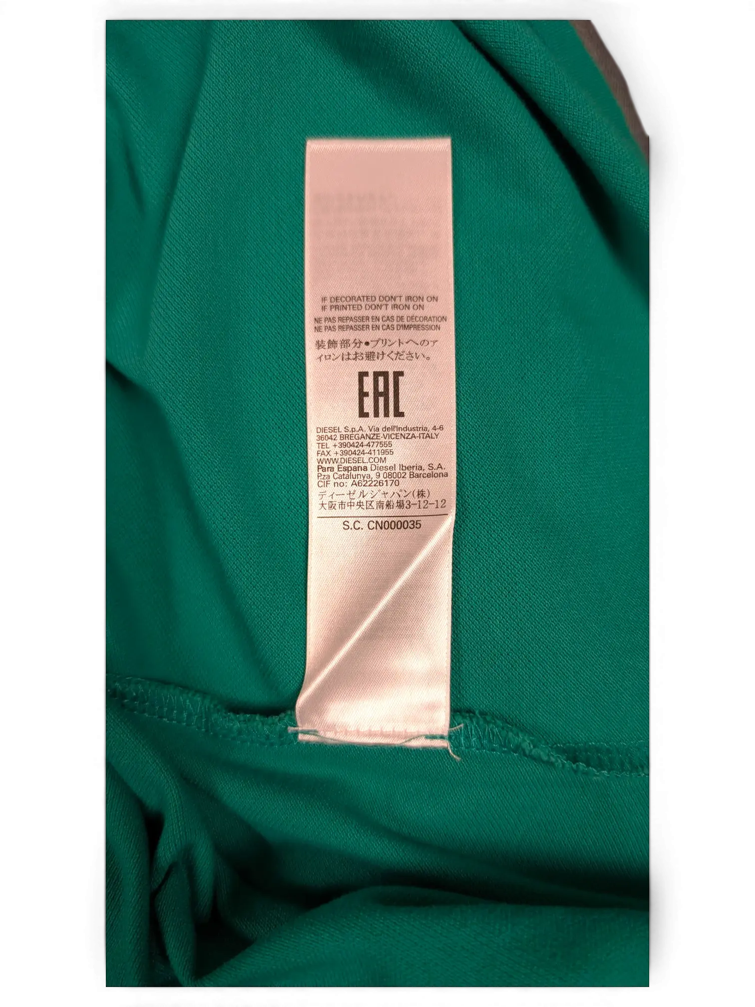 JAKE & IPI pre-owned green Diesel polo shirt care label and fabric detail