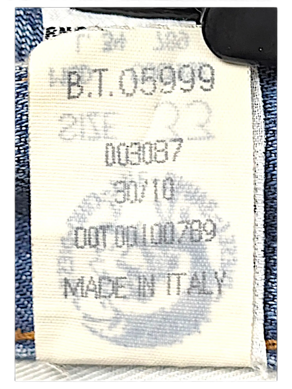 JAKE & IPI Diesel Basic jeans inner label showing size W33 L34 and Made in Italy stamp on blue denim fabric