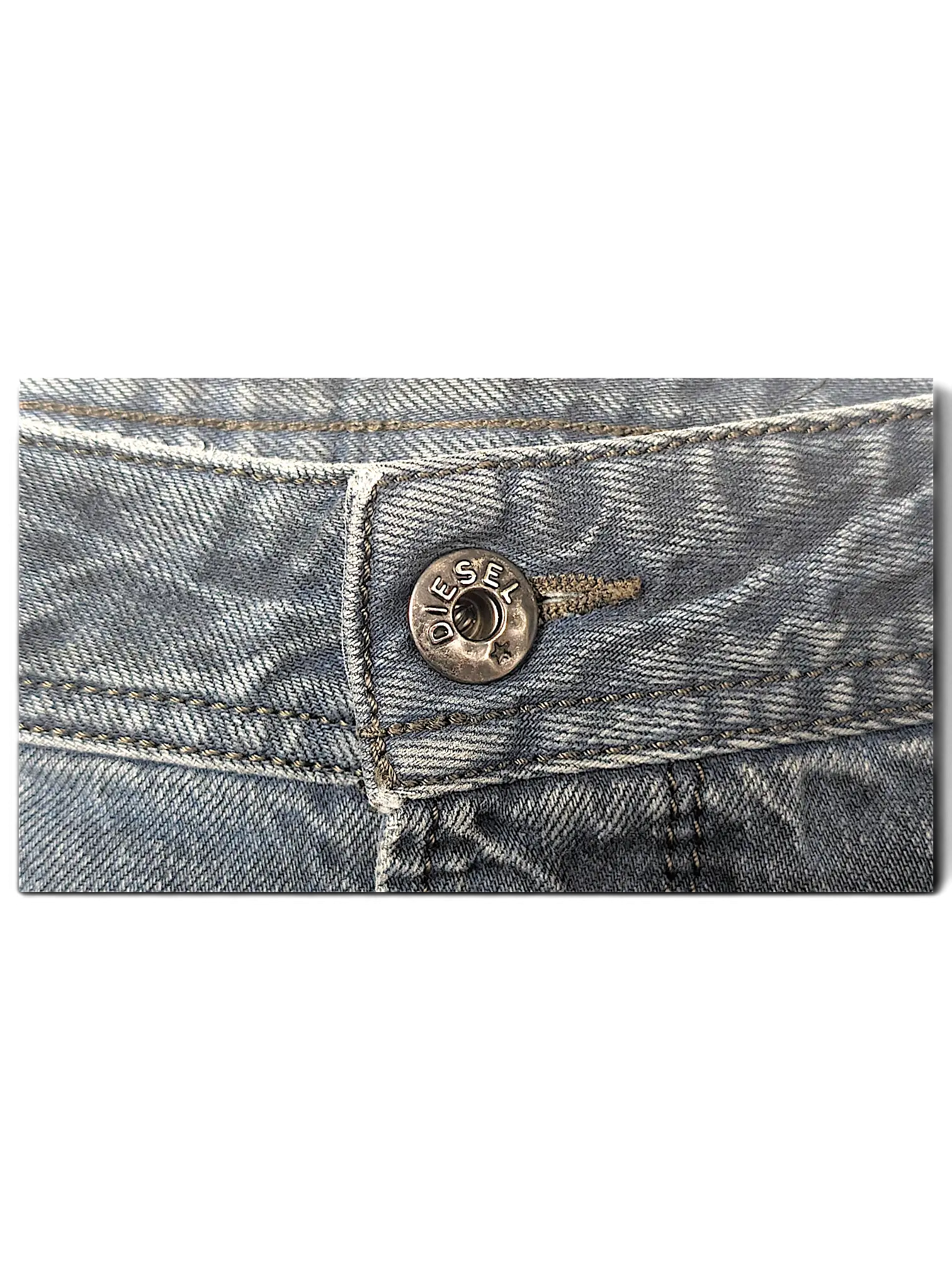JAKE & IPI Diesel Krayer W32 blue denim jeans featuring a branded metal button closure and classic stitching detail.