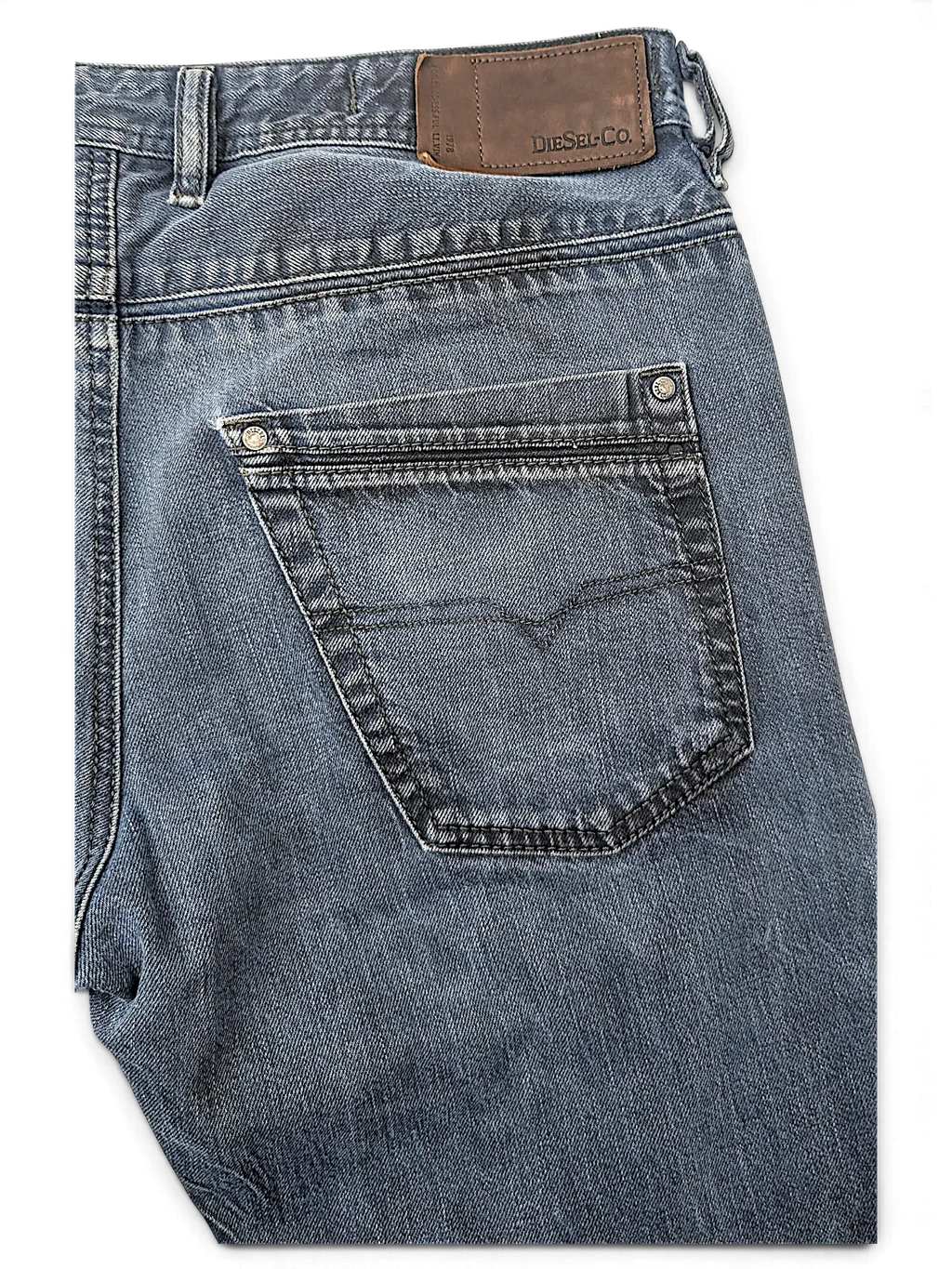 JAKE & IPI Diesel Krayer W32 blue denim jeans featuring a classic five-pocket design and a leather brand patch.