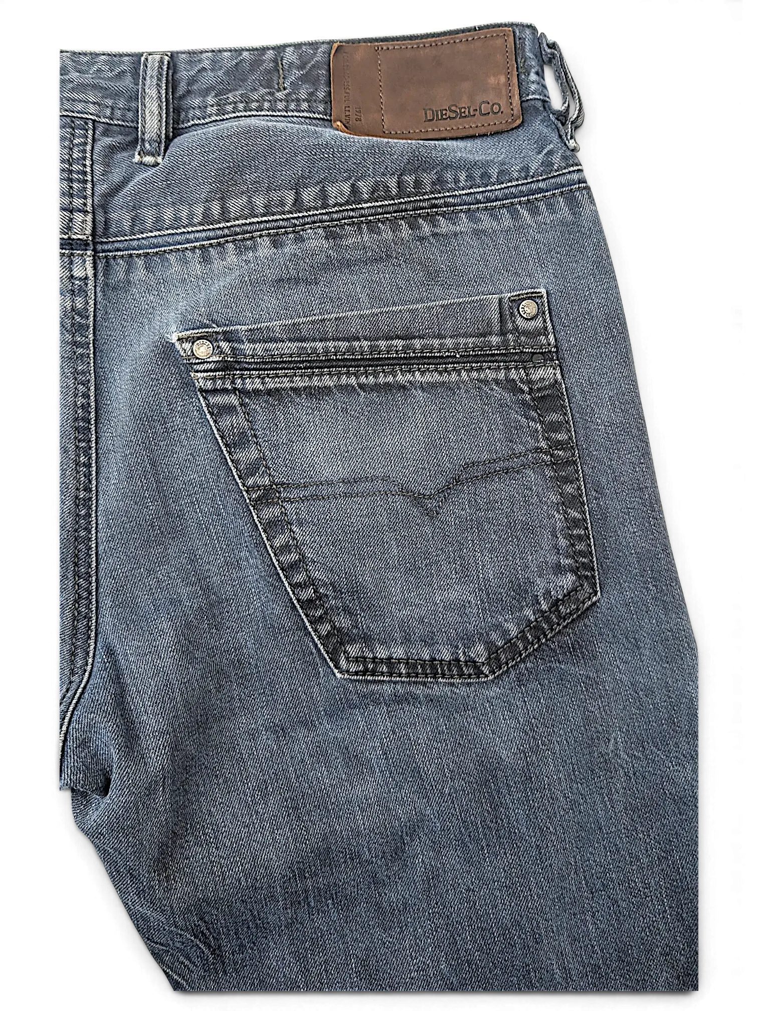 JAKE & IPI Diesel Krayer W32 blue denim jeans featuring a classic five-pocket design and a leather brand patch.