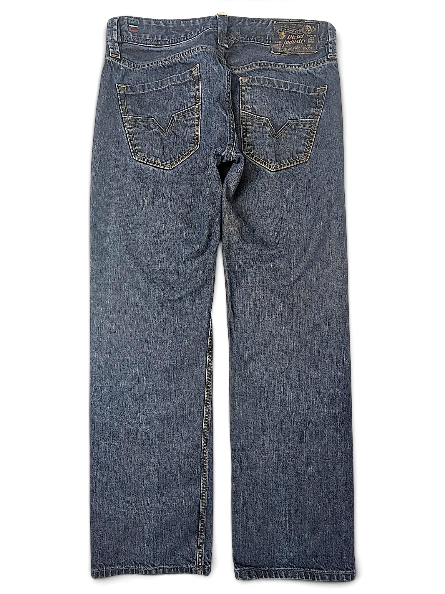 JAKE & IPI Diesel Larkee blue denim jeans with classic five-pocket construction and back pocket stitching detail.