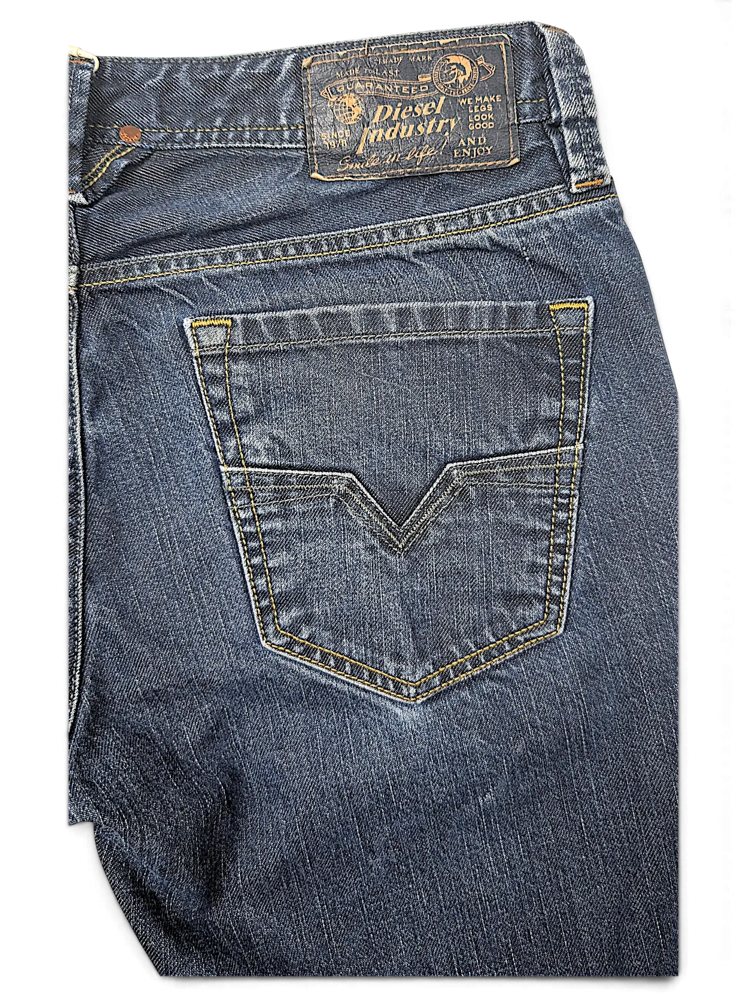 JAKE & IPI Diesel Larkee jeans featuring dark blue denim, classic five-pocket design, and branded leather back patch.
