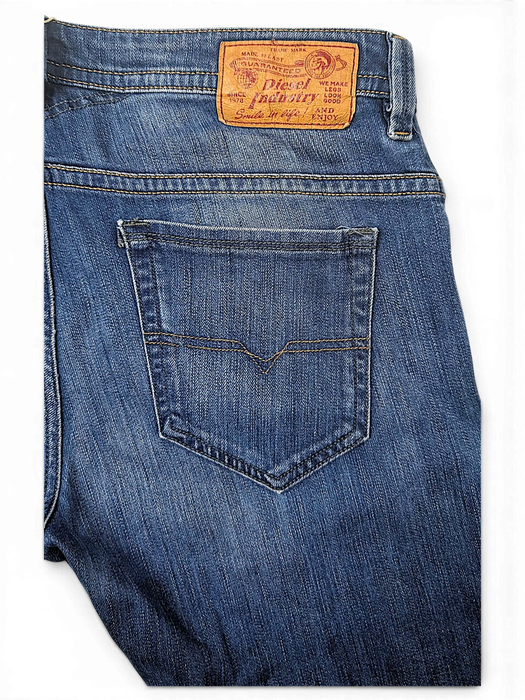 JAKE & IPI Diesel Thavar blue denim jeans featuring a classic five-pocket design and a leather brand patch.