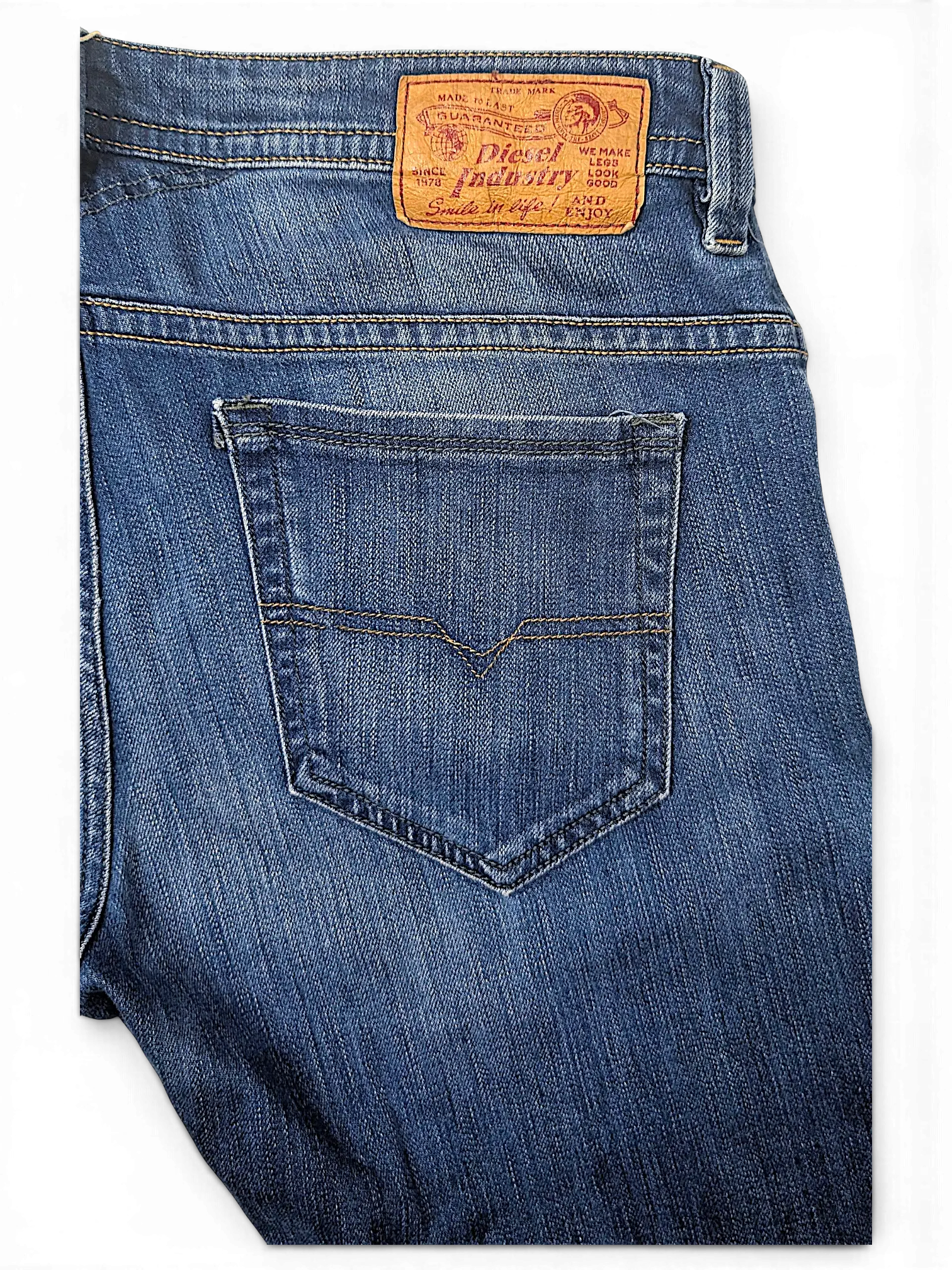 JAKE & IPI Diesel Thavar blue denim jeans featuring a classic five-pocket design and a leather brand patch.