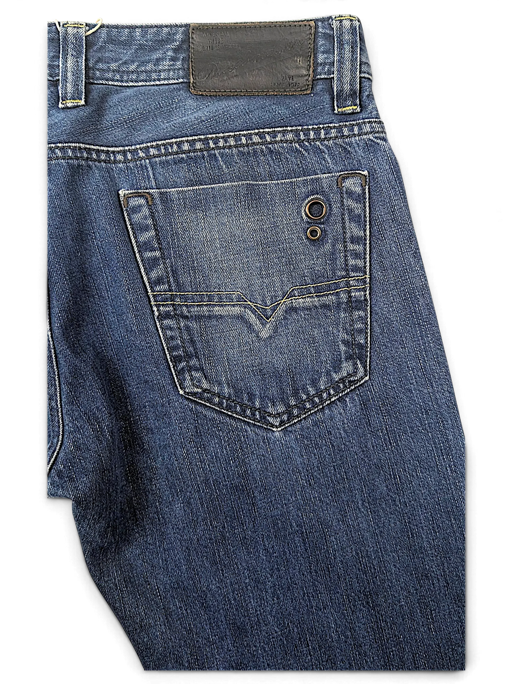 JAKE & IPI Diesel Vikerback blue denim jeans featuring a classic five-pocket design and leather back waist patch.