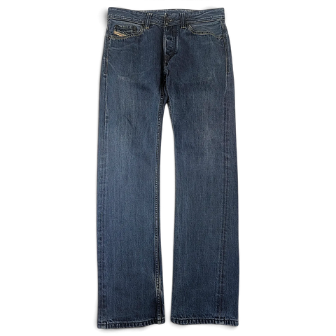 JAKE & IPI Diesel Vikerback blue denim jeans with classic five-pocket construction and straight leg fit.