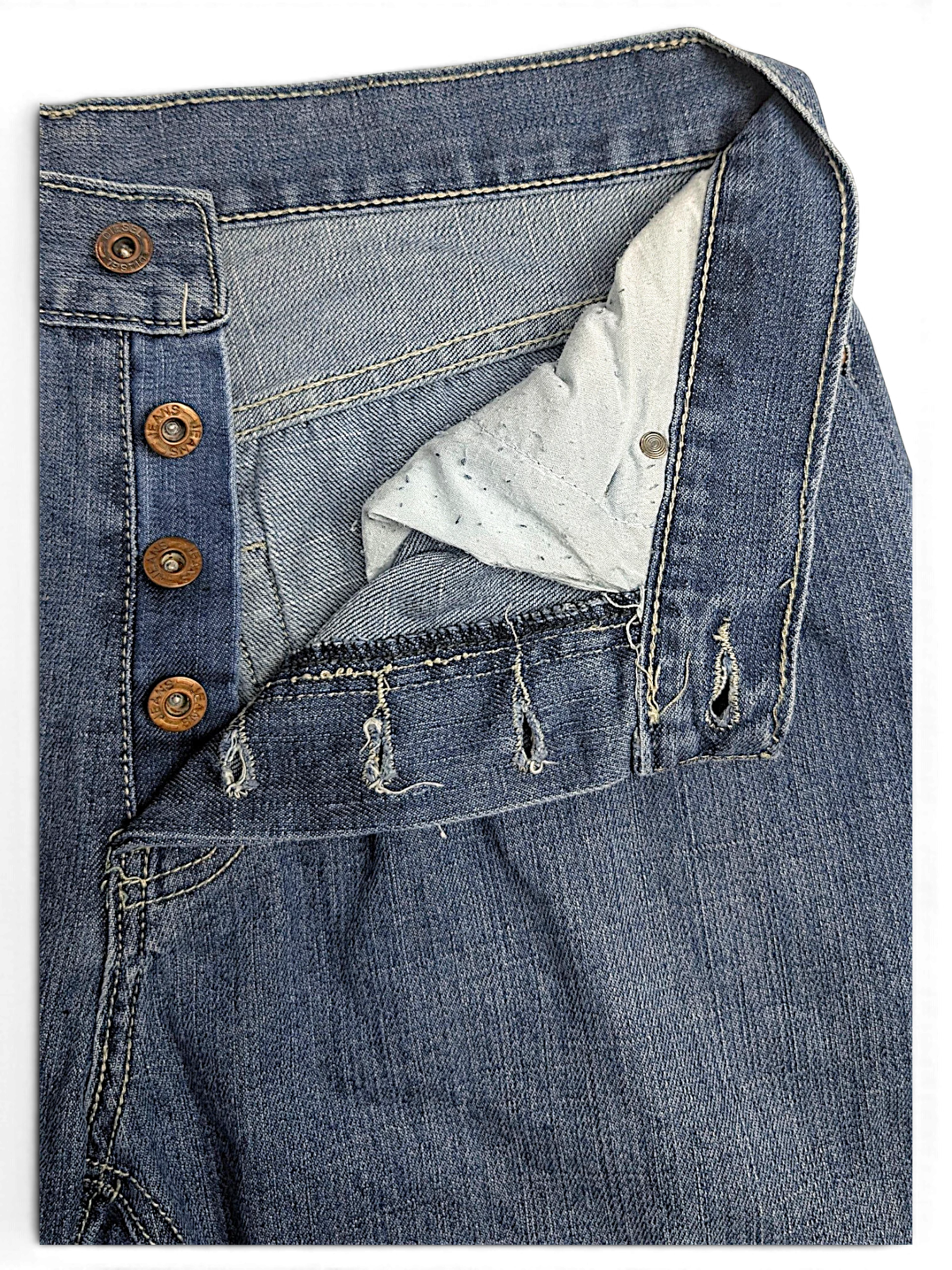 JAKE & IPI Diesel vintage blue denim jeans featuring a classic button-fly closure and five-pocket construction.