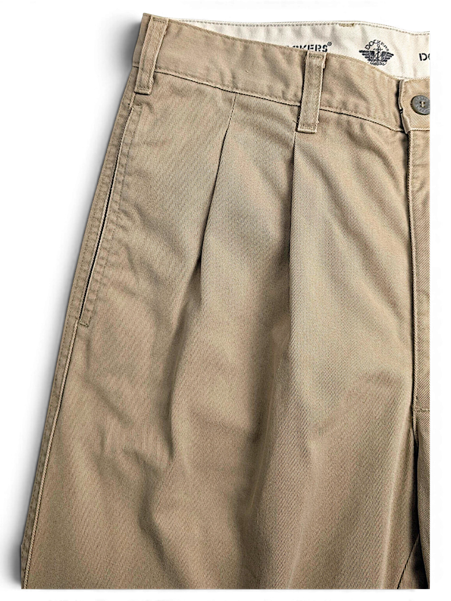 JAKE & IPI pre-owned Dockers beige cotton pleated chinos with a relaxed fit and visible wear.