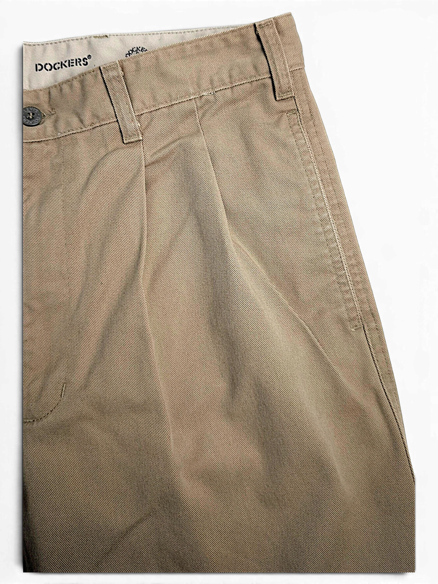 JAKE & IPI pre-owned beige Dockers cotton pleated chinos with a relaxed straight leg fit