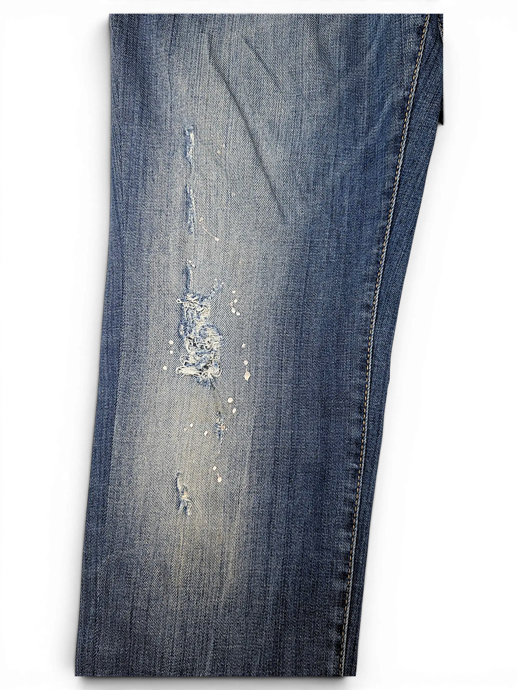JAKE & IPI Dsquared2 blue denim jeans featuring distressed details, paint splatters, and a classic five-pocket design.
