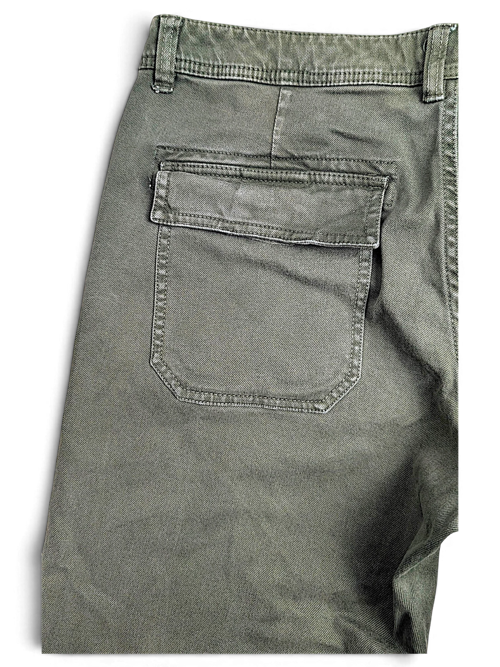 JAKE & IPI pre-owned FatFace olive green utility trousers featuring a detailed patch pocket and straight leg design.