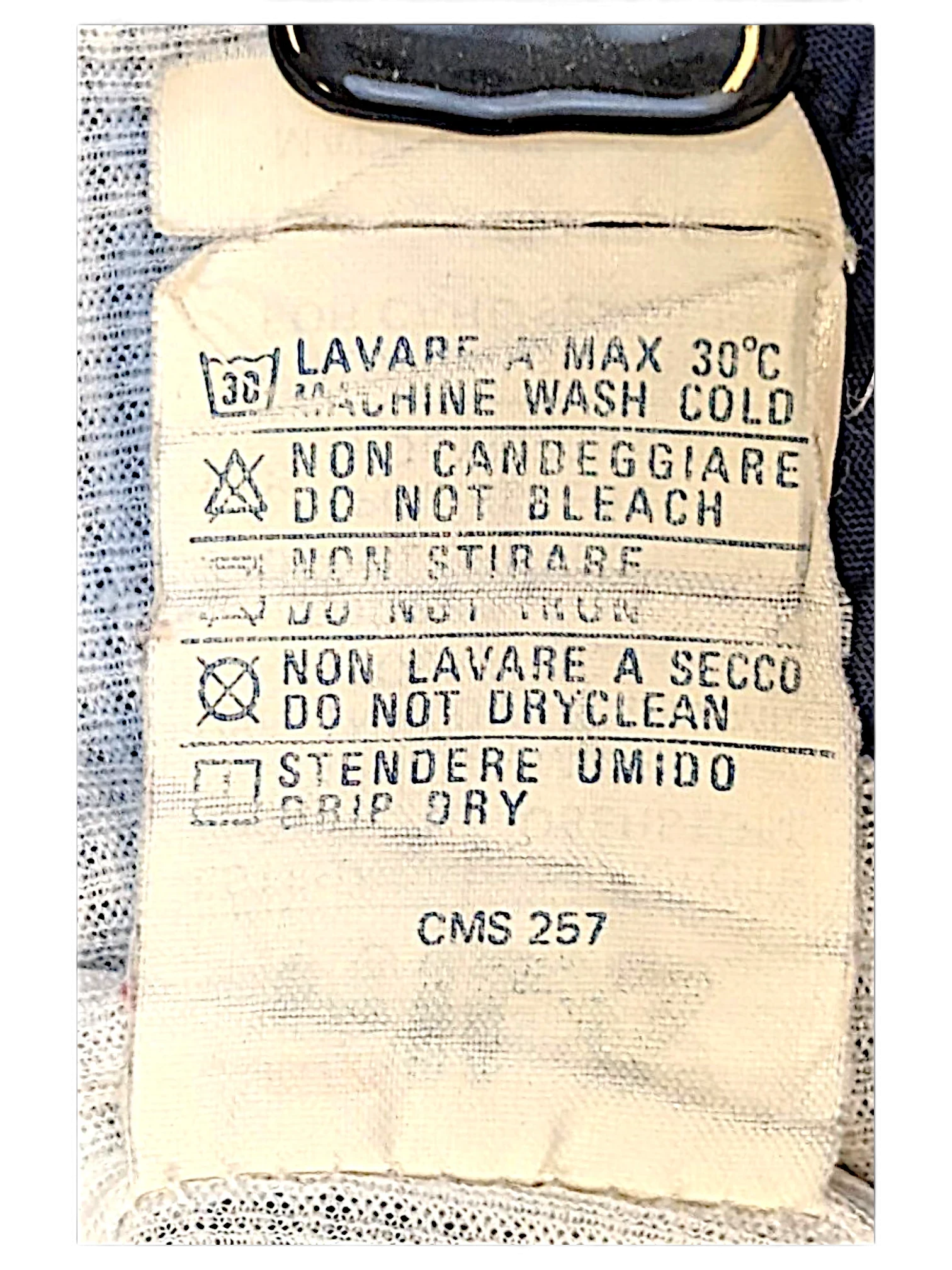 JAKE & IPI Fila track pants care label with washing instructions in English and Italian