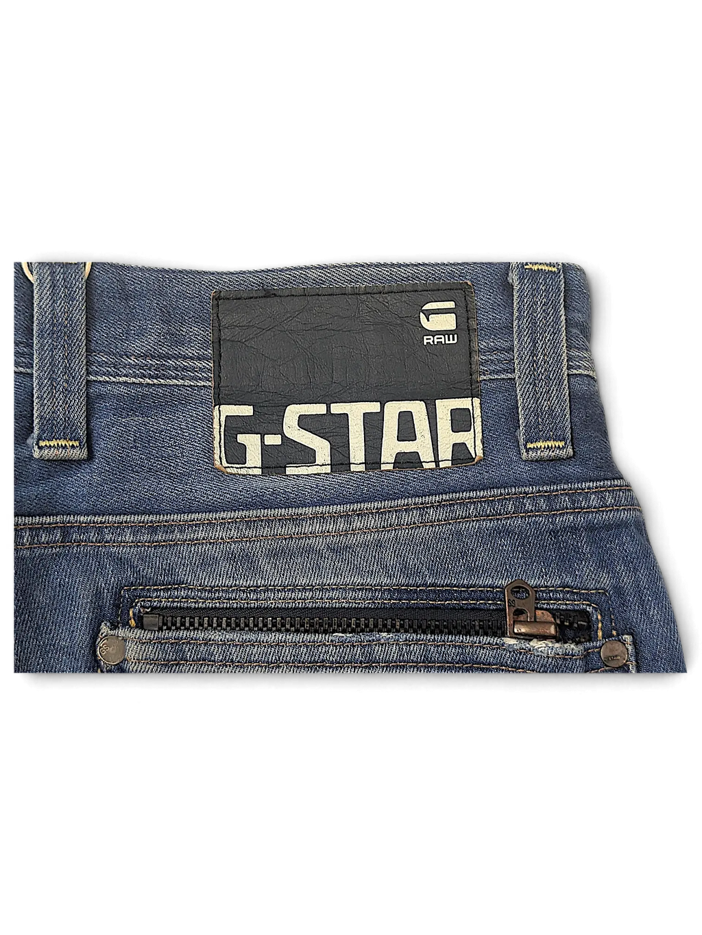 JAKE & IPI G-Star jeans featuring a branded leather back patch and a functional zippered pocket detail.