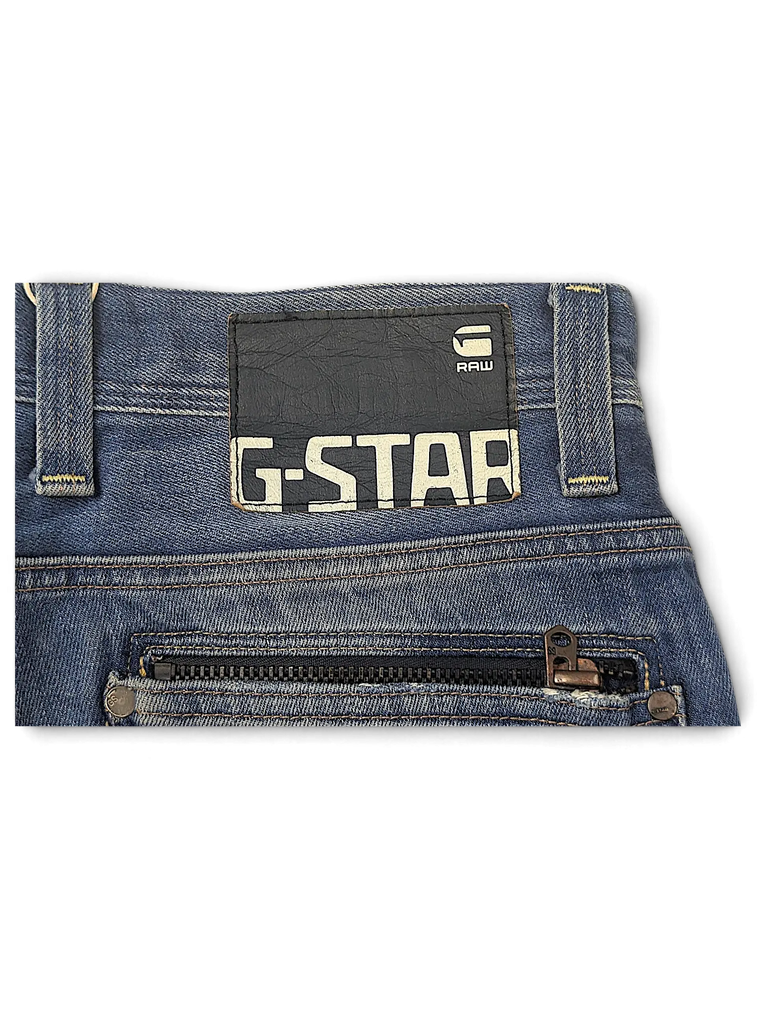 JAKE & IPI G-Star jeans featuring a branded leather back patch and a functional zippered pocket detail.