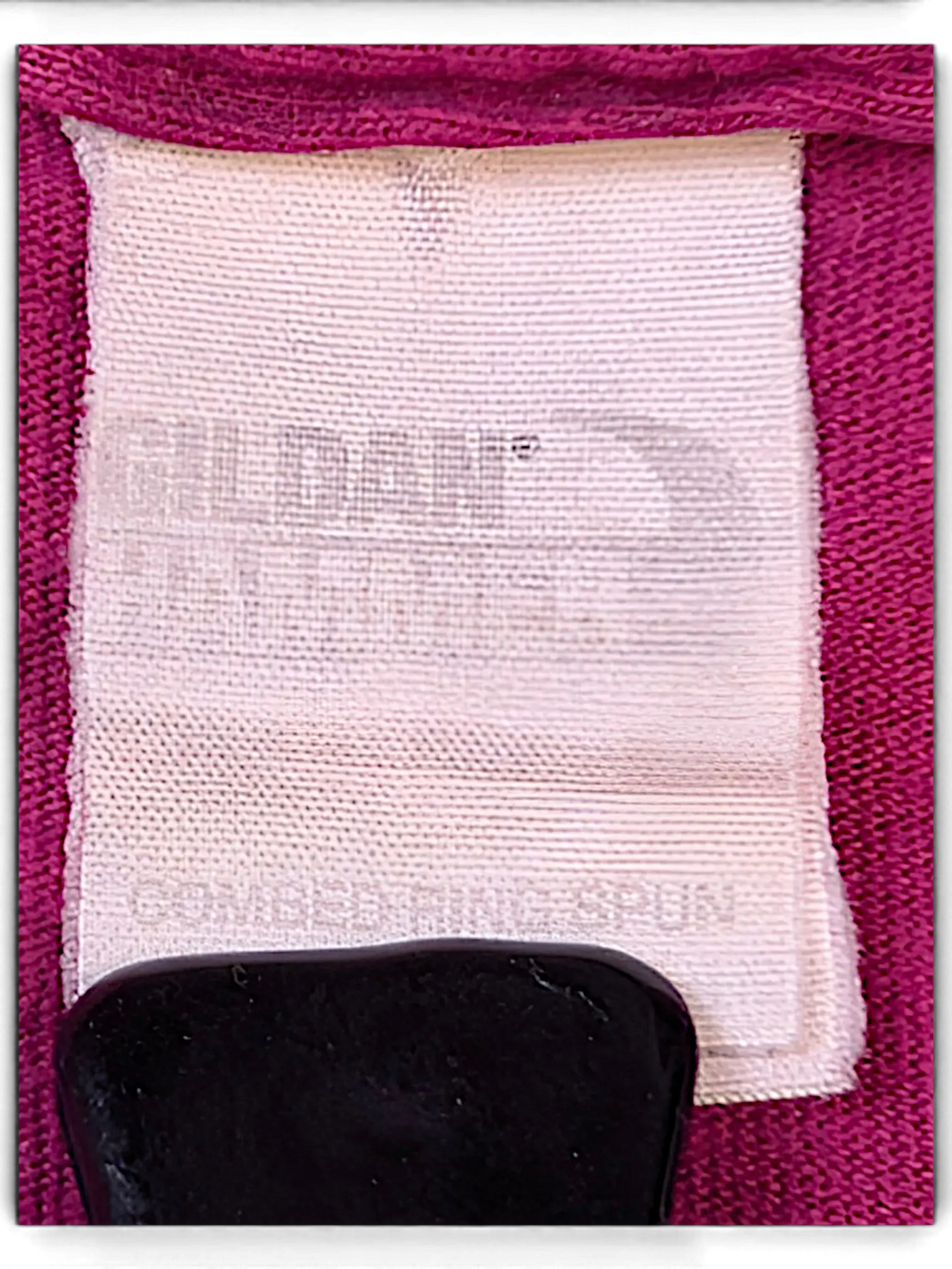 JAKE & IPI IBE Diggers Gym T-Shirt interior Gildan ring spun cotton label in dark magenta fabric