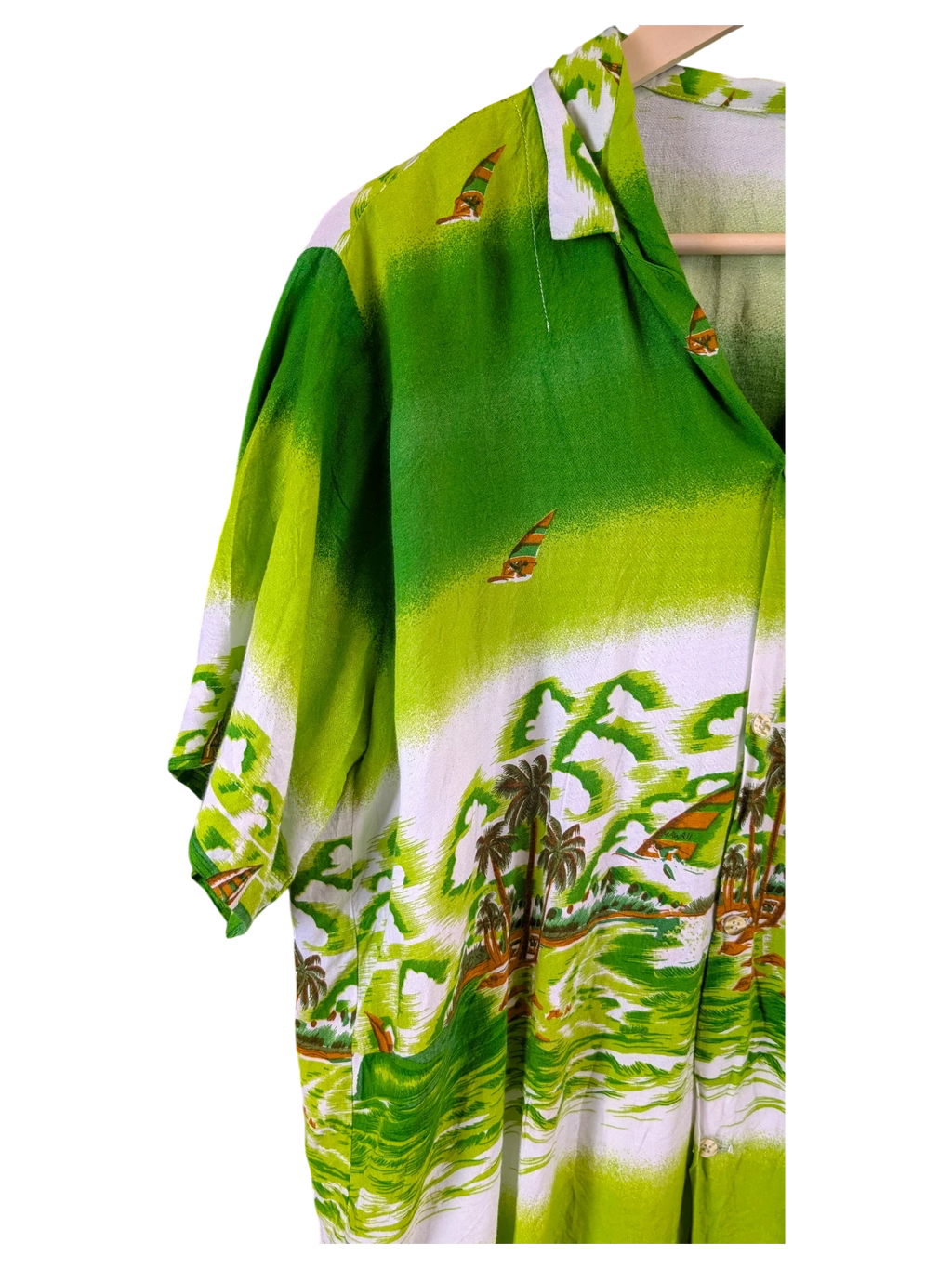 JAKE & IPI green Hawaiian shirt featuring a tropical palm tree and windsurfing print on a lightweight fabric