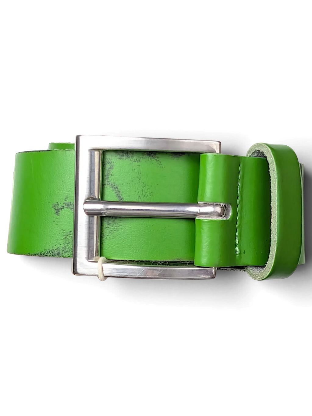 JAKE & IPI Street One green leather belt with a silver square buckle held in a hand against a black background.