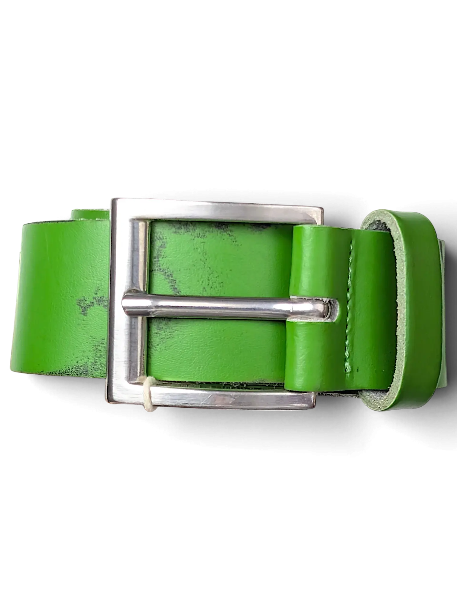 JAKE & IPI Street One green leather belt with a silver square buckle held in a hand against a black background.