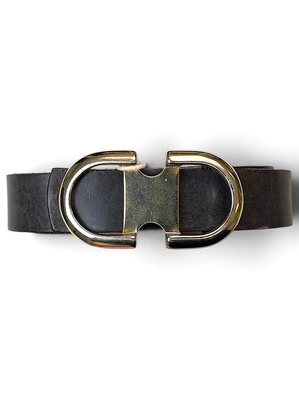JAKE & IPI Joss grey leather belt featuring a polished gold-tone metal buckle held by a hand.