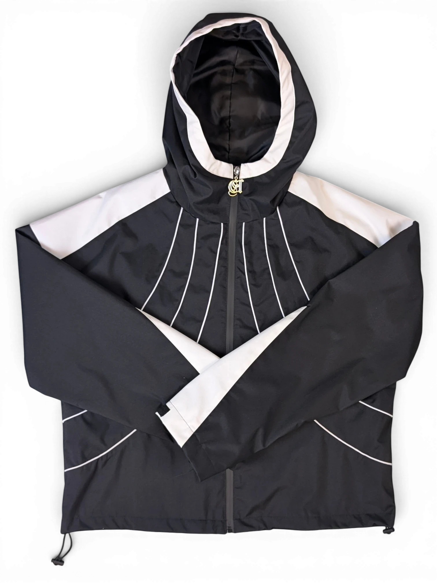 JAKE & IPI IBE Elenyor black and white hooded jacket with decorative white piping and a gold zipper pull