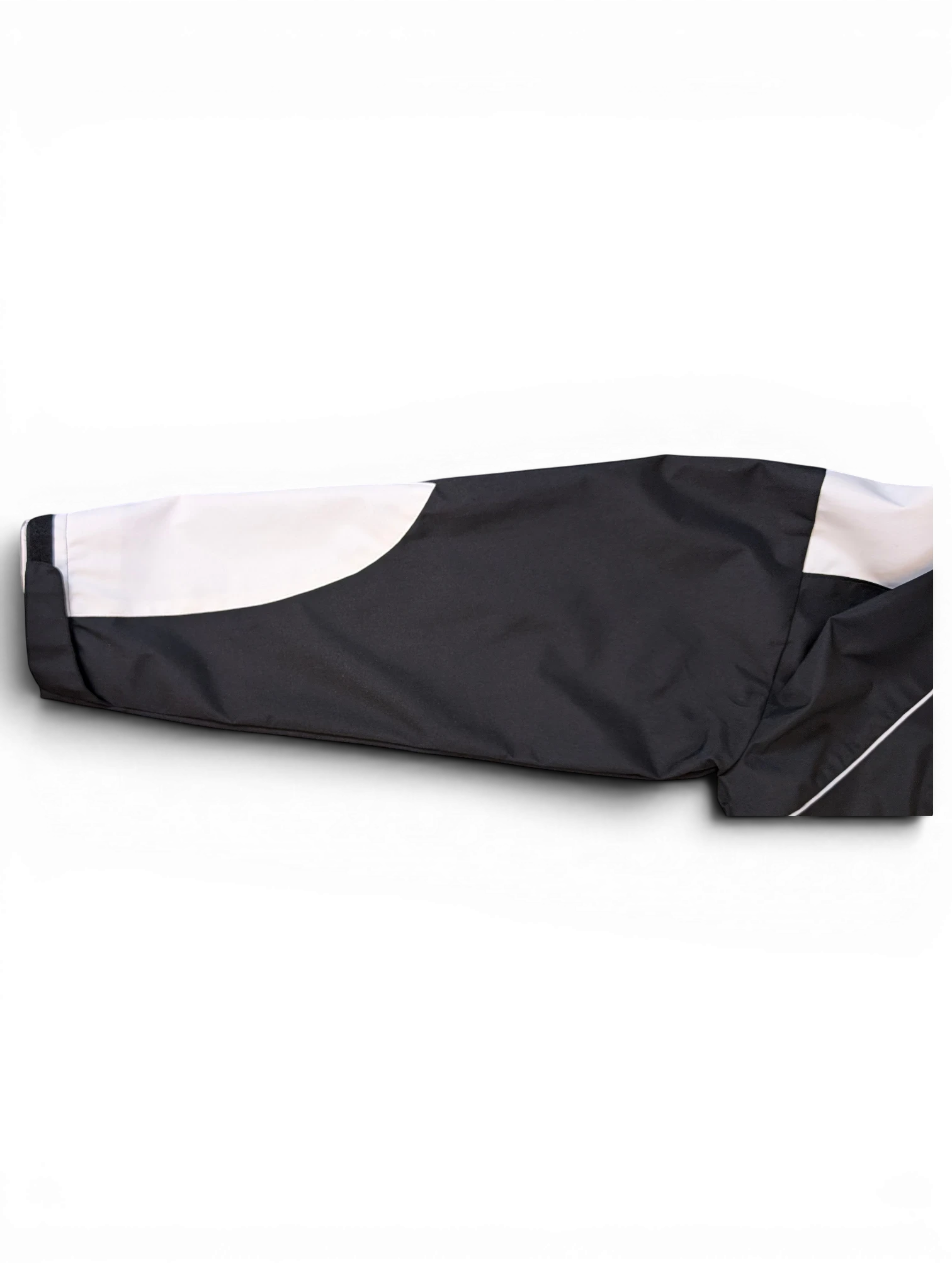 JAKE & IPI IBE Elenyor jacket sleeve in black and white technical fabric with contrast panel detailing