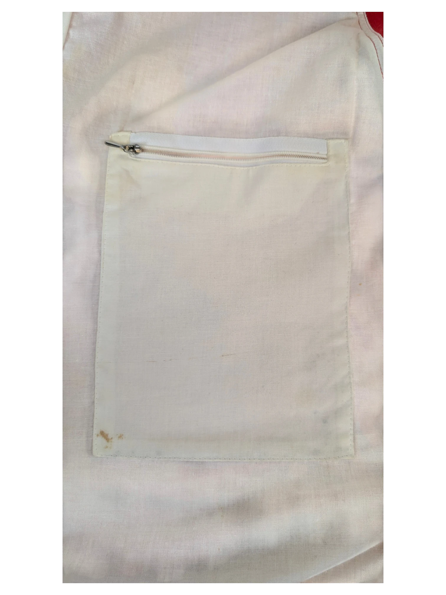 JAKE & IPI IBE Toyota club white fabric pocket with a top zipper closure