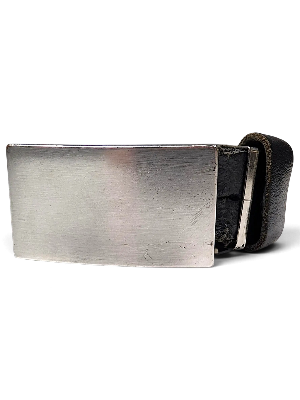 JAKE & IPI Jeans Fritz black leather belt featuring a large rectangular brushed metal buckle on a white surface