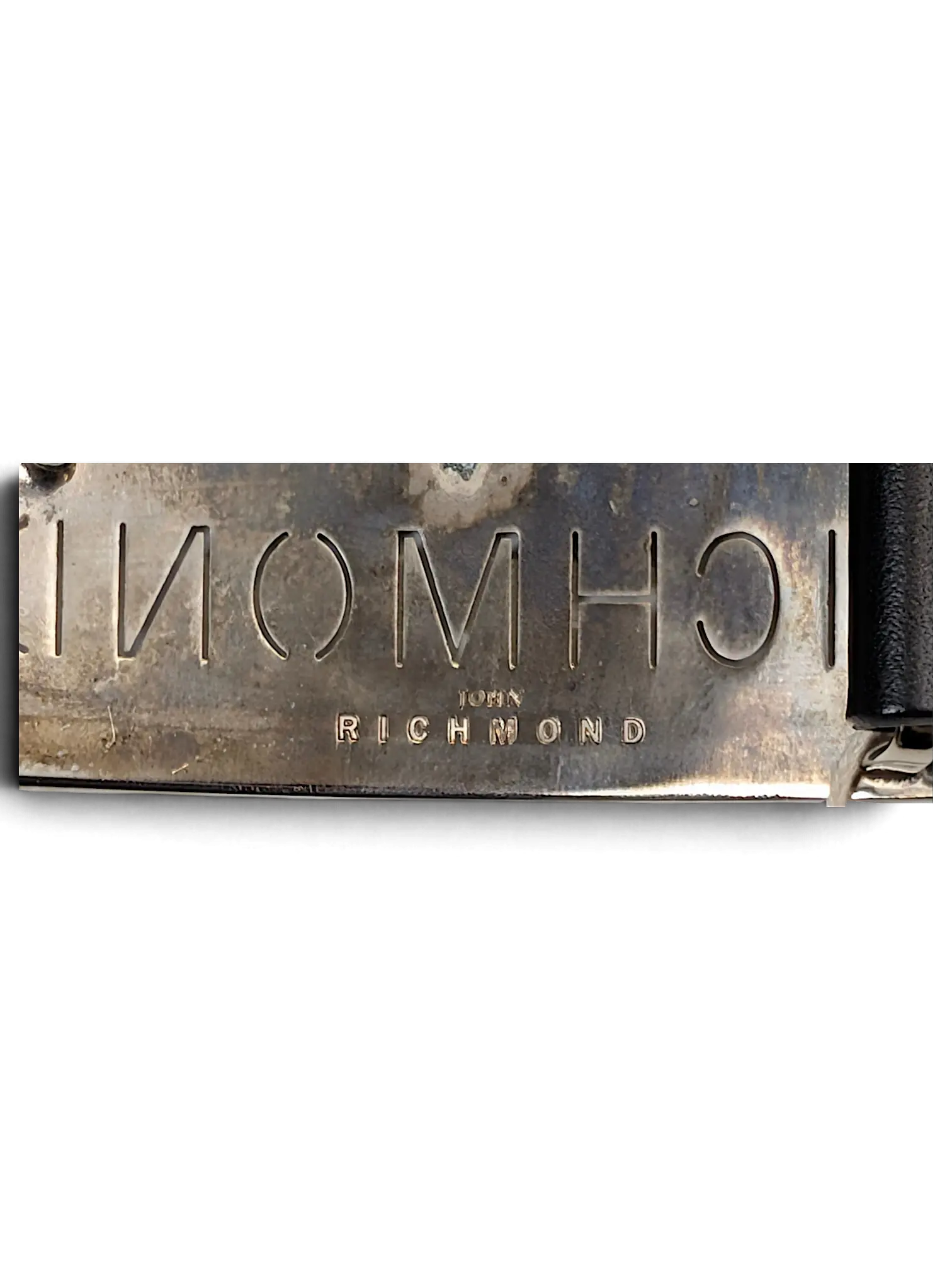JAKE & IPI John Richmond black leather belt featuring a metallic buckle with engraved brand logo detail.
