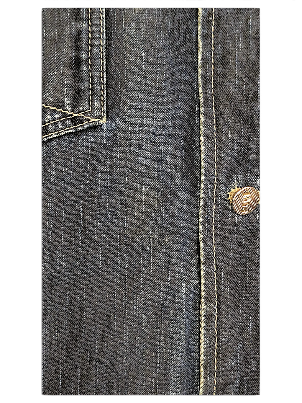 Close-up of a JAKE & IPI Johnny Blaze dark blue denim jacket featuring contrast stitching and a metallic button.