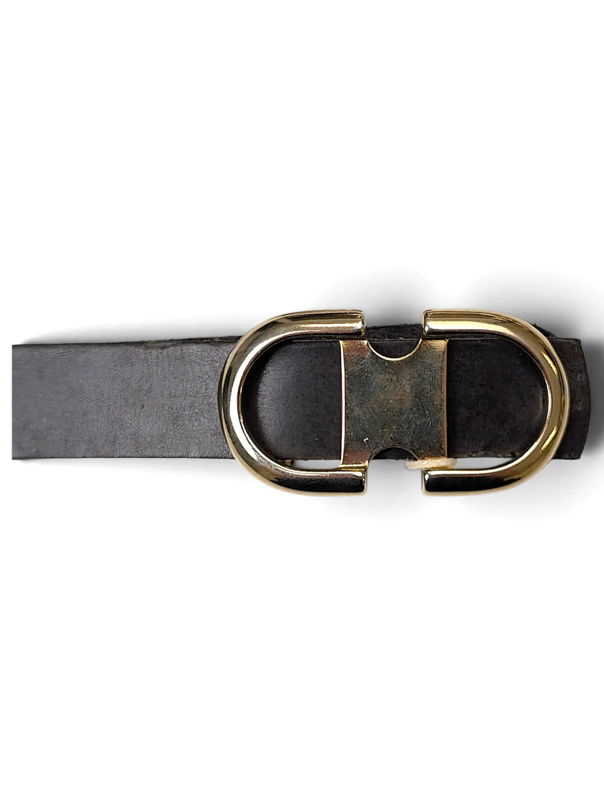 JAKE & IPI Joss grey leather belt featuring a polished gold-tone metal buckle with a unique geometric design.