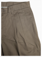 JAKE & IPI pre-owned Lee Performance Khakis in beige with a double-pleat front and button closure.