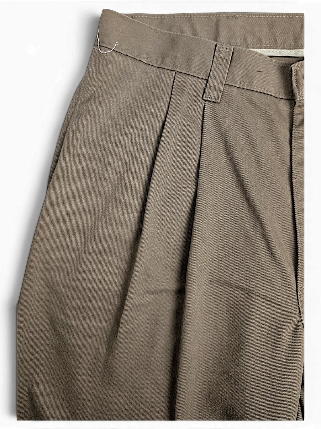 JAKE & IPI pre-owned Lee Performance Khakis in beige with a double-pleat front and relaxed straight leg fit.
