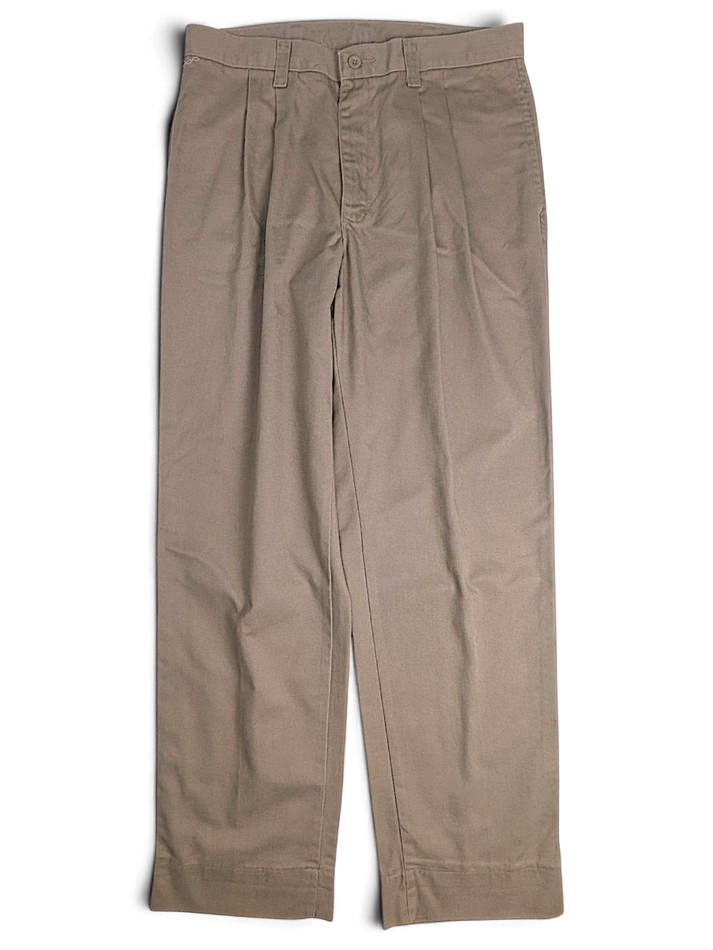 JAKE & IPI pre-owned Lee Performance Khakis in beige with a double-pleat front and relaxed straight leg fit.