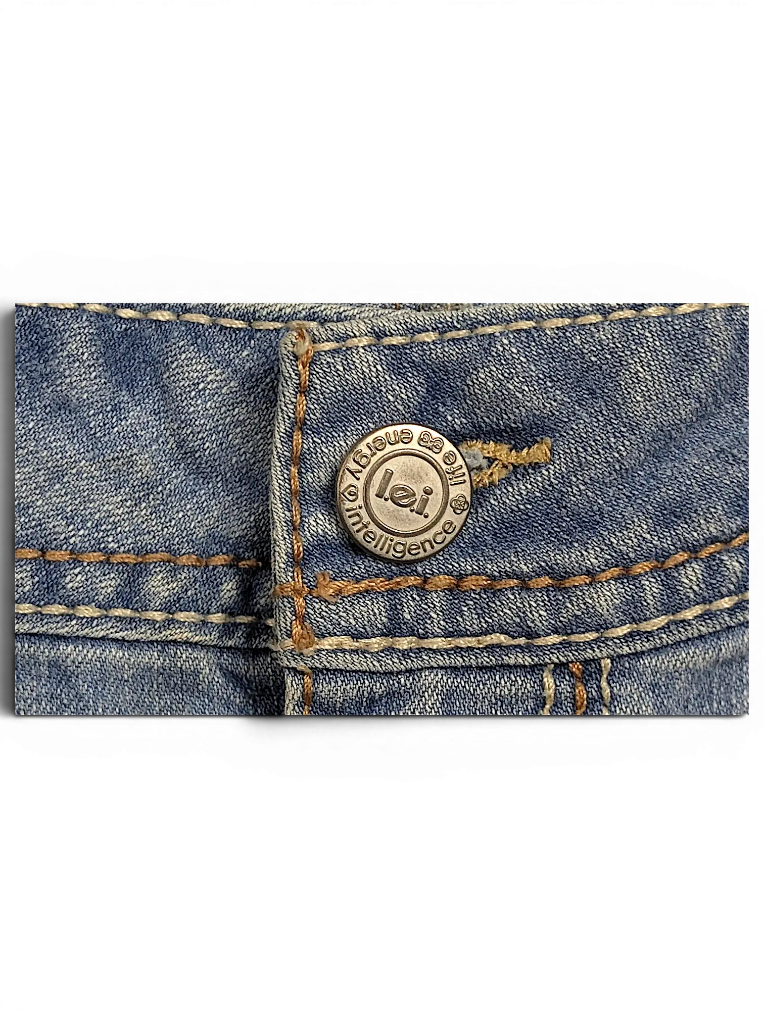 JAKE & IPI l.e.i. Taylor lowrise skinny jeans featuring a silver metal button with embossed logo and contrast stitching